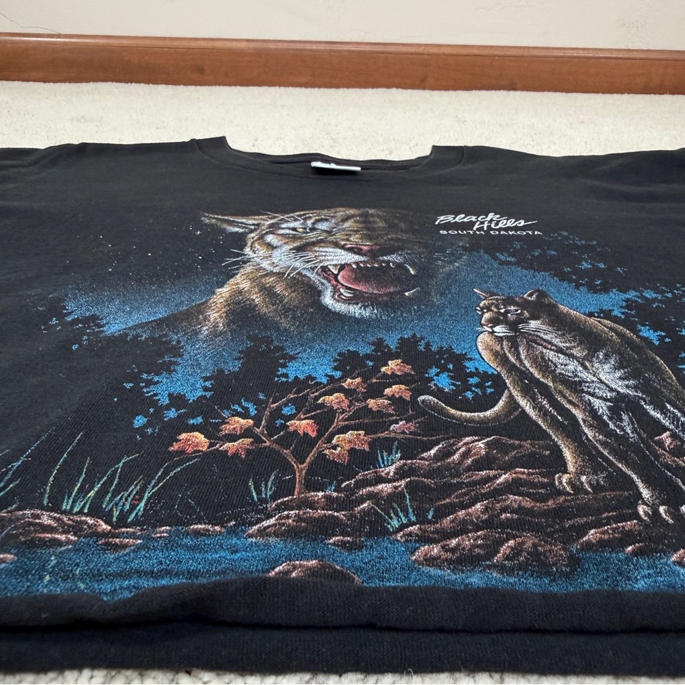 Vintage Black Hills South Dakota Cougar Mountain Lion Cropped Graphic Tee - Picture 13 of 17